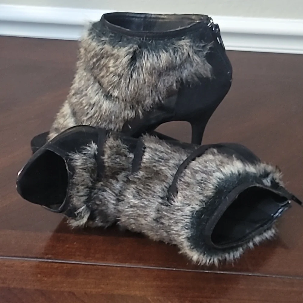 Shoes - Picture 4 of 4